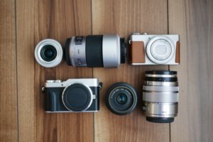 Vlogの肝であるカメラの選び方を解説！コスパ重視？利便性重視？