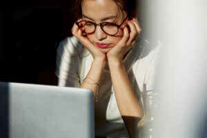 YouTubeの低評価をつけた人は特定できる？迷惑行為への対策