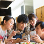 インスタストーリーにYouTubeを載せる方法とは?【完全解説】